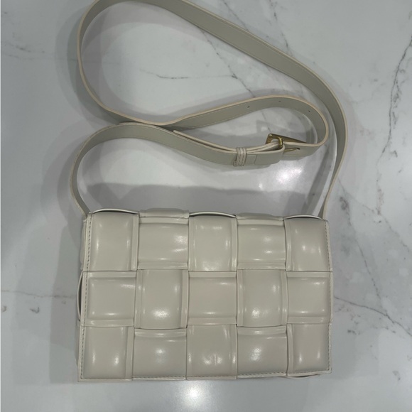 Amazon braided/woven cream crossbody purse - Picture 4 of 14